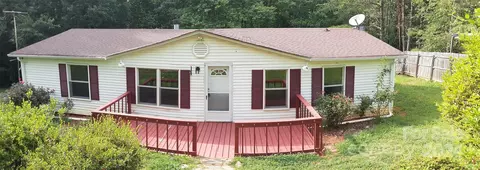 7295 Honeysuckle Dr, Hickory, NC 28602