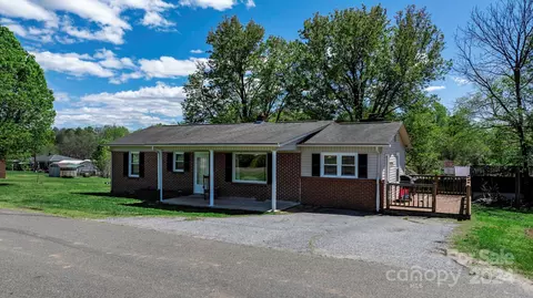 1084 Elm Cir, Granite Falls, NC 28630