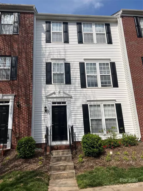 15663 King Louis Ct, Charlotte, NC 28277