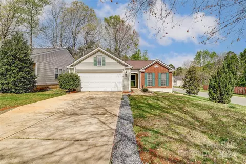 1437 Majestic Meadow Dr, Charlotte, NC 28216