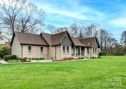 25 Fairway View Dr, Etowah, NC 28729