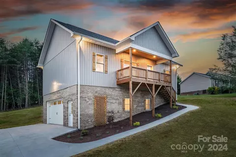 1322 Gallatin Ln, Hudson, NC 28638