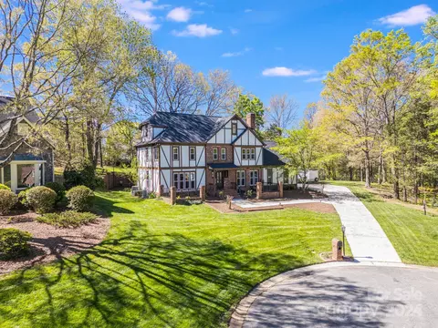 204 Rose Arbor Ln, Matthews, NC 28105