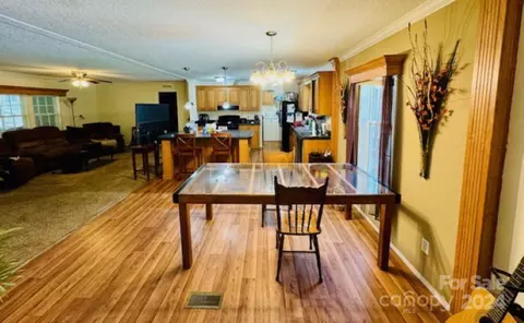 Dining - 694 Henry Curry, Patrick, SC 29584 photo 1 of 1