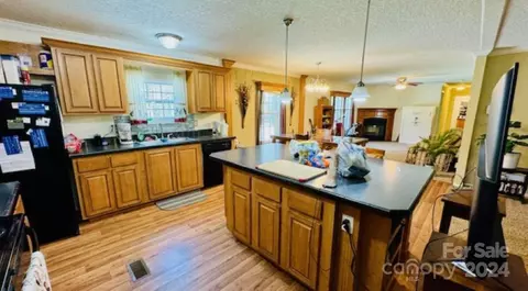 Kitchen - 694 Henry Curry, Patrick, SC 29584 photo 2 of 2