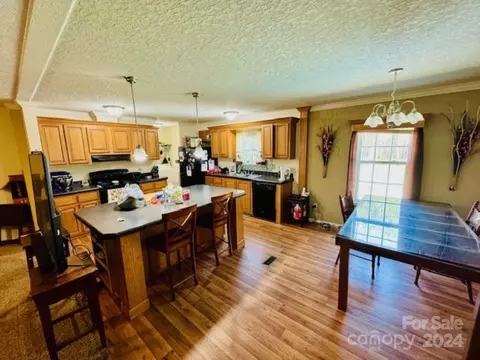 Kitchen - 694 Henry Curry, Patrick, SC 29584 photo 1 of 2
