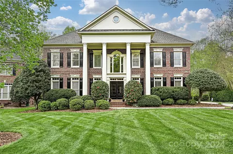 11117 Creek Pointe Dr, Matthews, NC 28105