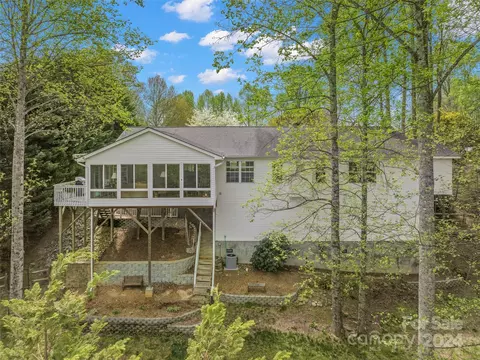 106 Red Cedar Dr, Hendersonville, NC 28792