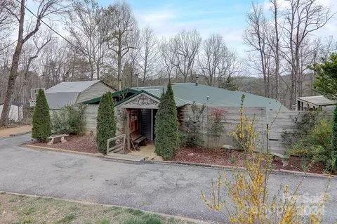 175 Mcmillan Dr, Hendersonville, NC 28792