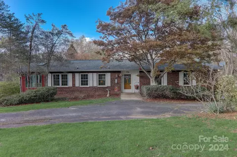 1194 Glenheath Dr, Hendersonville, NC 28791