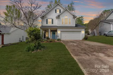9222 Rotherham Ln, Charlotte, NC 28216