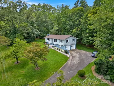 277 Kelly Ln, Pisgah Forest, NC 28768