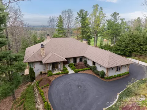 205 Pineholt Ln, Flat Rock, NC 28731