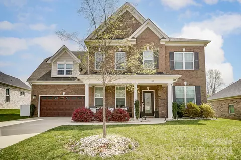 135 Holly Ridge Dr, Mooresville, NC 28115