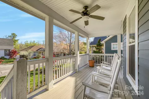 71 Bungalow Ln, Flat Rock, NC 28731 photo 4