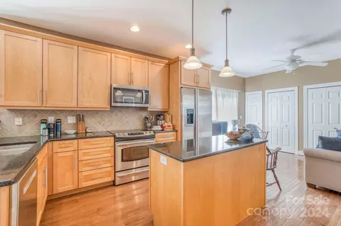71 Bungalow Ln, Flat Rock, NC 28731 photo 11