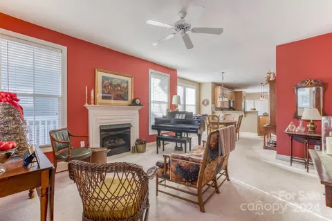 71 Bungalow Ln, Flat Rock, NC 28731 photo 7