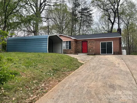 1306 Northwoods Dr, Kings Mountain, NC 28086