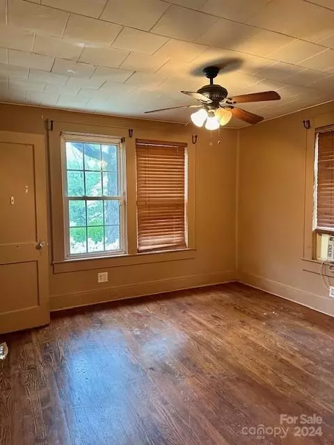204 Evans St, Morganton, NC 28655 photo 6