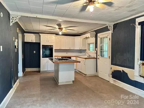 204 Evans St, Morganton, NC 28655 photo 4