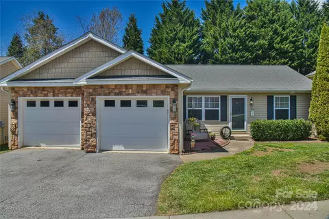 17 Kirby Rd, Asheville, NC 28806