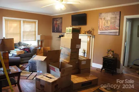 Living - 517 Beverly Dr, Gastonia, NC 28054 photo 1 of 2