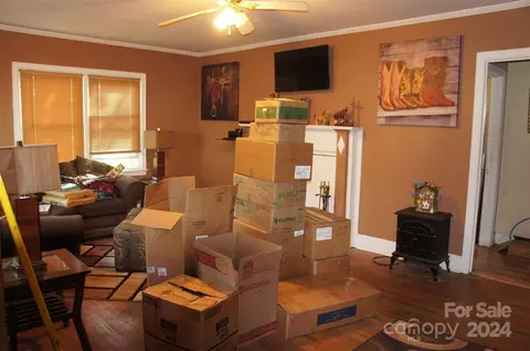 Living - 517 Beverly Dr, Gastonia, NC 28054 photo 2 of 2