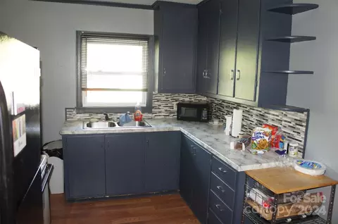 Bath - 517 Beverly Dr, Gastonia, NC 28054 photo 1 of 1
