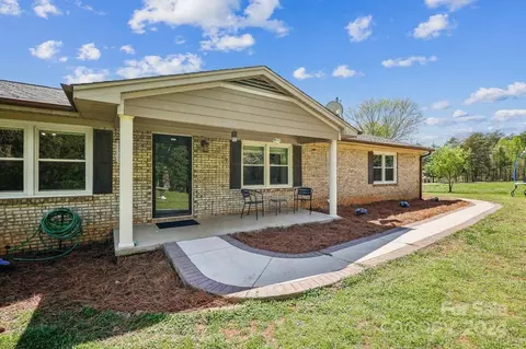 2362 Agony Acres Rd, Clover, SC 29710