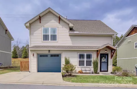 99 Towne Pl, Clyde, NC 28721