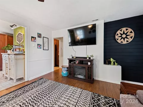 Living - 54 Danielwood Ct, Clyde, NC 28721 photo 2 of 4