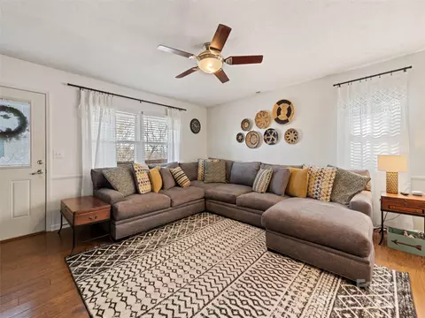 Living - 54 Danielwood Ct, Clyde, NC 28721 photo 3 of 4