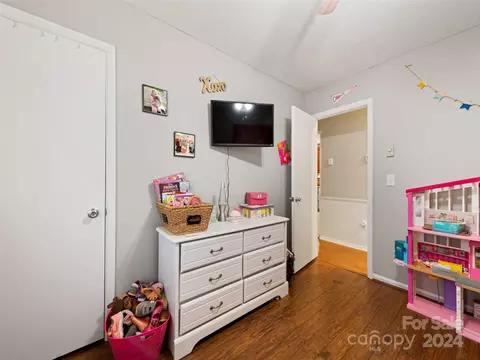 Bedroom - 54 Danielwood Ct, Clyde, NC 28721 photo 6 of 7