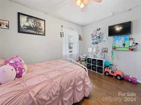 Bedroom - 54 Danielwood Ct, Clyde, NC 28721 photo 4 of 7