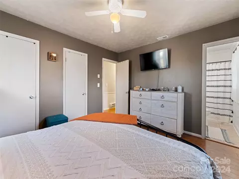 Bedroom - 54 Danielwood Ct, Clyde, NC 28721 photo 2 of 7
