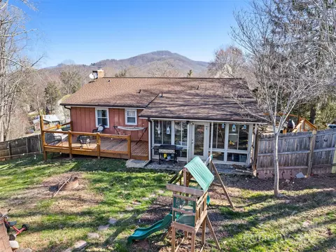 Exterior - 54 Danielwood Ct, Clyde, NC 28721 photo 4 of 12