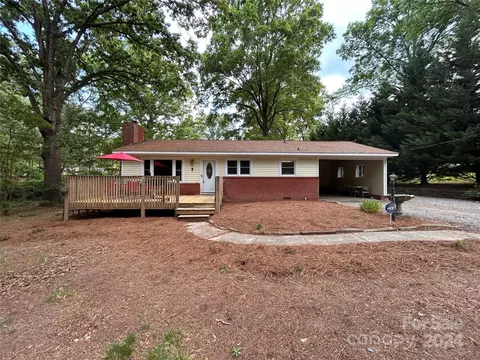 2116 Woodcroft Ln, Albemarle, NC 28001