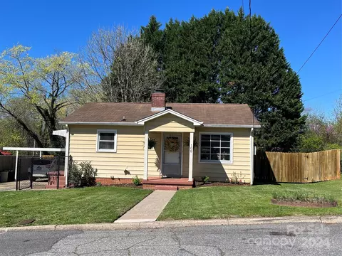 108 North St, Morganton, NC 28655