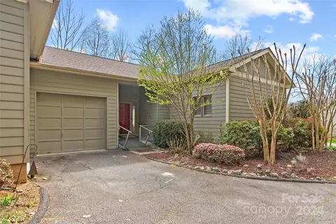 11 River Knoll Dr, Asheville, NC 28805