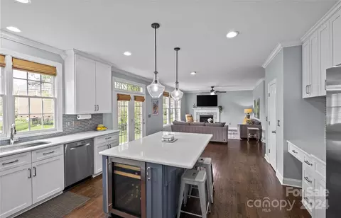 Kitchen - 17022 Winged Thistle Ct, Davidson, NC 28036 photo 7 of 8