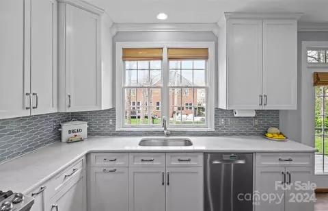 Kitchen - 17022 Winged Thistle Ct, Davidson, NC 28036 photo 4 of 8