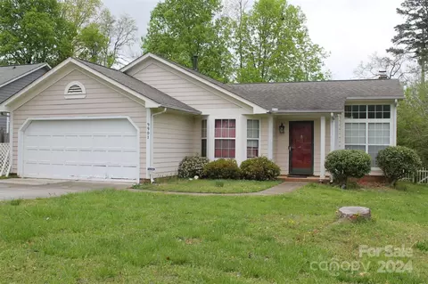 9901 Dunfries Rd, Matthews, NC 28105