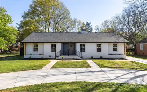 1124 Archdale Dr, Charlotte, NC 28217