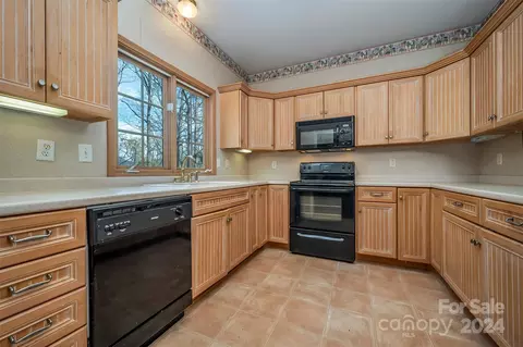 Kitchen - 166 Aurora Ln, Tryon, NC 28782 photo 2 of 4