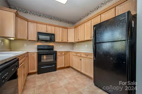Kitchen - 166 Aurora Ln, Tryon, NC 28782 photo 3 of 4