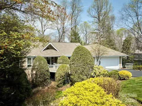 701 Blossom Ln, Flat Rock, NC 28731