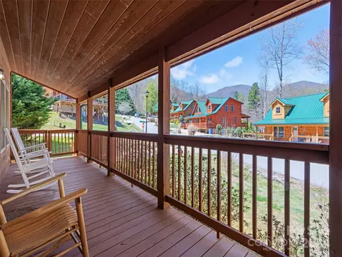 588 Panoramic Loop, Maggie Valley, NC 28751 photo 4