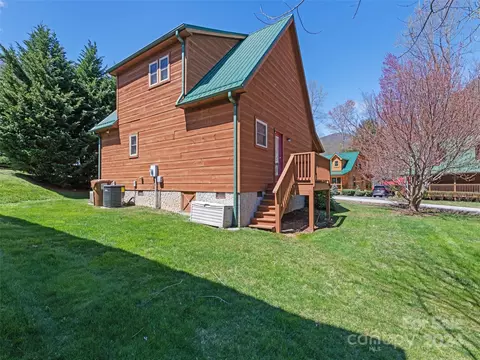588 Panoramic Loop, Maggie Valley, NC 28751 photo 3