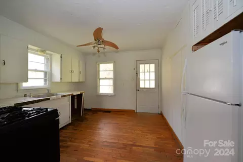 Kitchen - 95 Maple Springs Rd, Sylva, NC 28779 photo 1 of 2