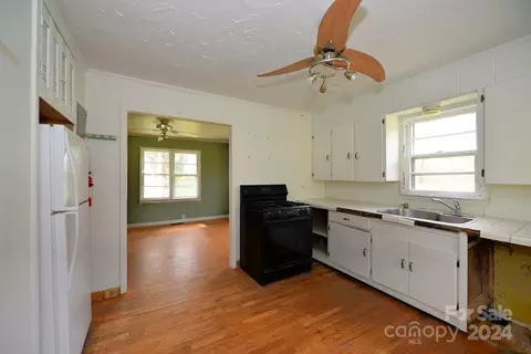 Kitchen - 95 Maple Springs Rd, Sylva, NC 28779 photo 2 of 2